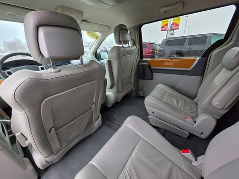 Used 2010 Chrysler Town & Country Limited w/ Trailer Tow Group image 14