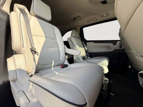Used 2025 Honda Odyssey Touring image 25