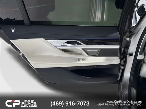Used 2022 BMW 740i w/ Luxury Rear Seating Package RWD image 19