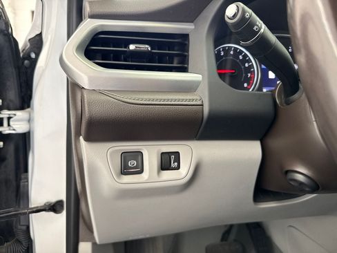 Used 2021 GMC Acadia SLT w/ Preferred Package FWD image 35