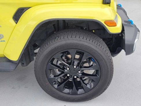 Used 2023 Jeep Wrangler Unlimited Sahara AWD/4WD image 9