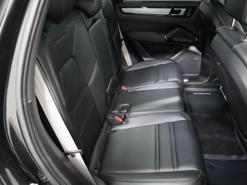 Used 2023 Porsche Cayenne Platinum Edition AWD/4WD image 21