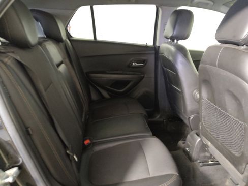Used 2020 Chevrolet Trax LT w/ LT Convenience Package FWD image 19