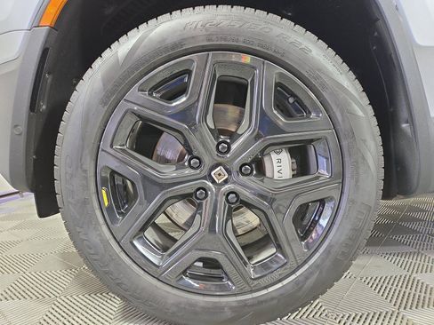 Used 2024 Rivian R1S Adventure AWD/4WD image 9