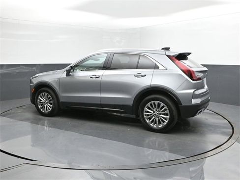 Used 2024 Cadillac XT4 Premium Luxury image 5