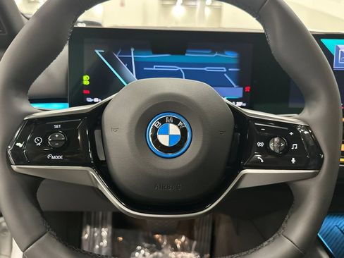 Used 2026 BMW i5 M60 w/ Premium Package RWD image 27