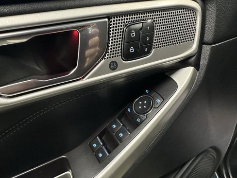 Used 2022 Ford Explorer Limited w/ Equipment Group 301A image 18