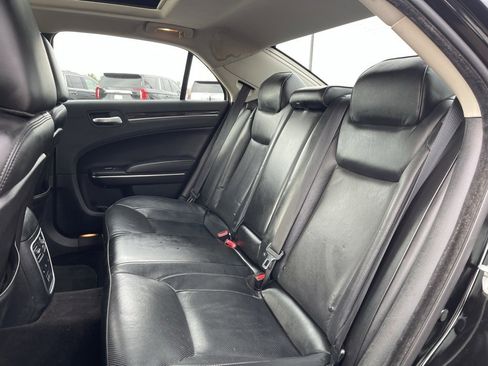 Used 2017 Chrysler 300 C image 25