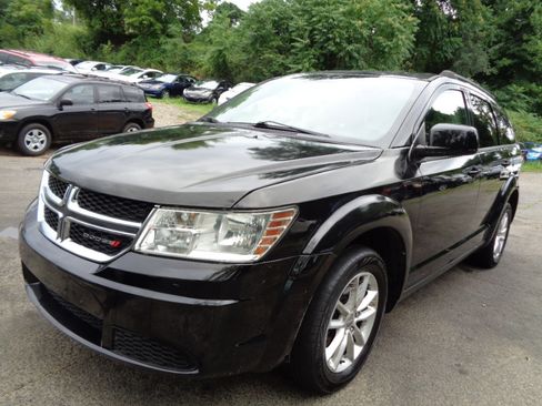 Used 2014 Dodge Journey SXT w/ Flexible Seating Group image 1