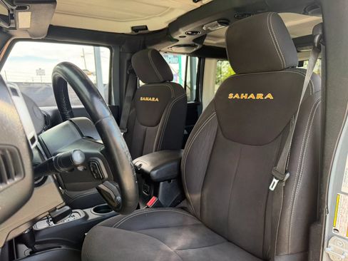 Used 2014 Jeep Wrangler Unlimited Sahara w/ Connectivity Group AWD/4WD image 14