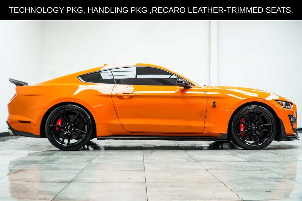 Used 2021 Ford Mustang Shelby GT500 w/ Technology Package RWD image 9