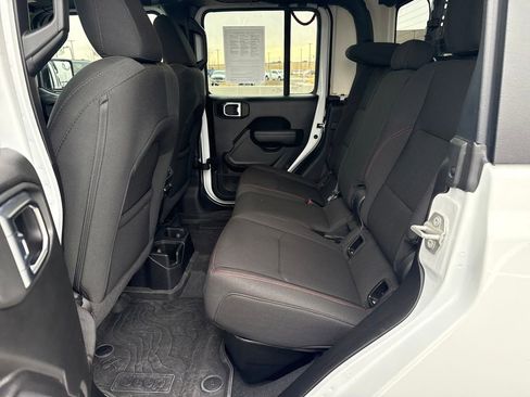 Used 2023 Jeep Gladiator Rubicon w/ Cold Weather Group image 27