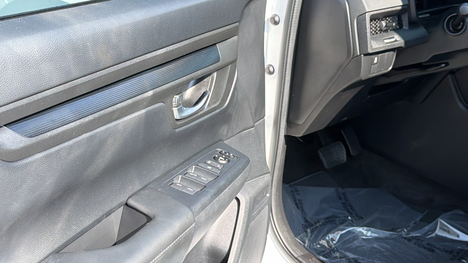 Used 2024 Honda CR-V LX image 11
