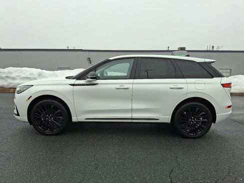 Used 2023 Lincoln Corsair AWD w/ Equipment Group 101A image 8