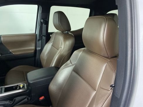 Certified 2022 Toyota Tacoma Limited image 9