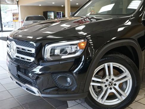Used 2023 Mercedes-Benz GLB 250 4MATIC w/ Premium Package image 21