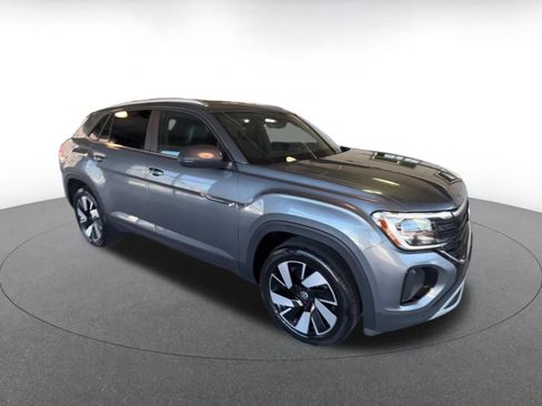 Used 2025 Volkswagen Atlas Cross Sport SE image 5