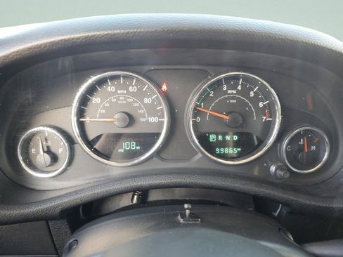 Used 2018 Jeep Wrangler Unlimited Sahara AWD/4WD image 28