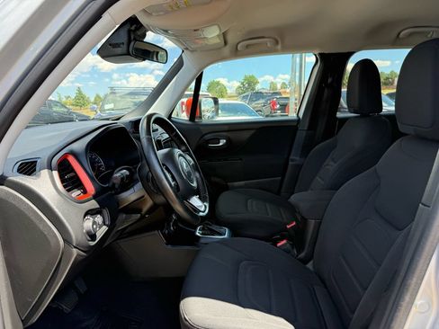 Used 2020 Jeep Renegade Latitude AWD/4WD image 15