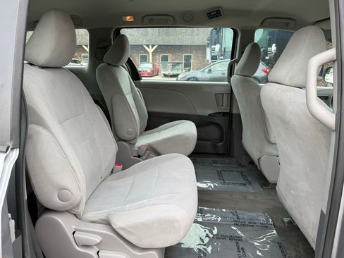Used 2017 Toyota Sienna L FWD image 21