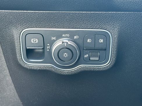 Certified 2021 Mercedes-Benz GLB 250 image 31