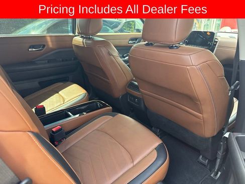 Certified 2024 Nissan Pathfinder Platinum FWD image 12