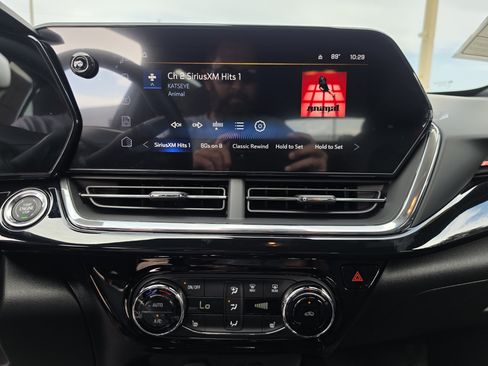 New 2026 Chevrolet Trax RS w/ Sunroof Package FWD image 27
