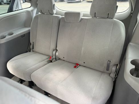 Used 2012 Toyota Sienna LE FWD image 22