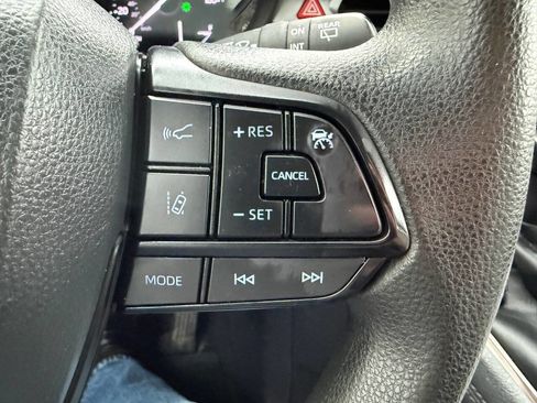 Used 2023 Toyota Sienna LE AWD/4WD image 31