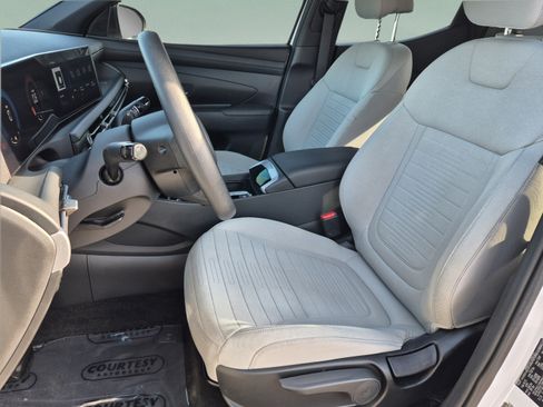 Used 2025 Hyundai Santa Cruz SE FWD image 18