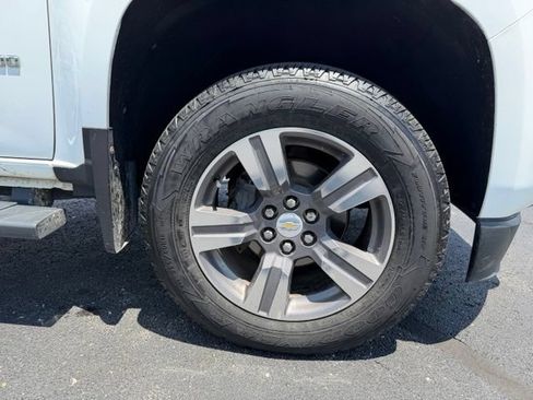 Used 2017 Chevrolet Colorado LT w/ Luxury Package, Chrome AWD/4WD image 3