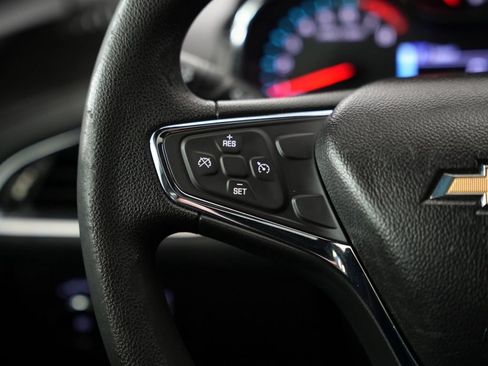 Used 2018 Chevrolet Cruze LT w/ Sun And Sound Package FWD image 12