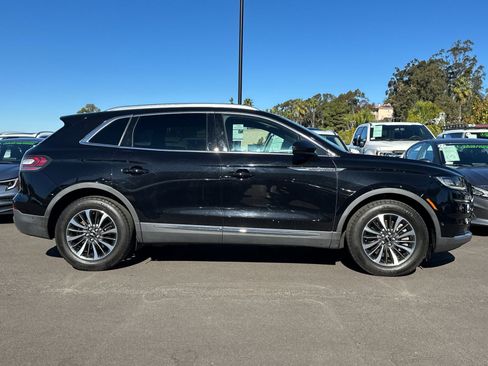 Used 2022 Lincoln Nautilus Reserve image 2