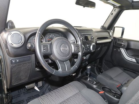 Used 2012 Jeep Wrangler Unlimited Rubicon AWD/4WD image 21