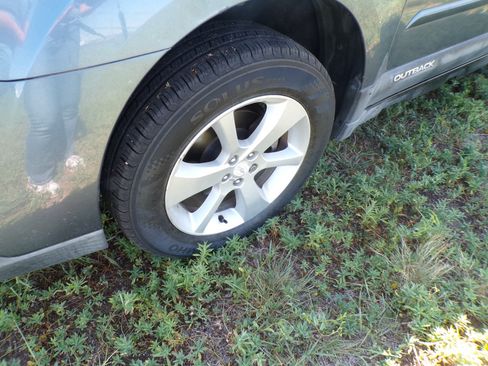 Used 2013 Subaru Outback 2.5i Premium AWD/4WD image 9