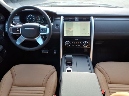 New 2026 Land Rover Discovery Limited Edition image 4