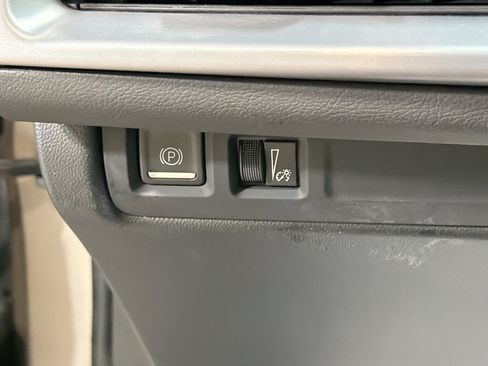 Used 2025 Cadillac XT4 Sport w/ LPO, Onyx Lite Package FWD image 33