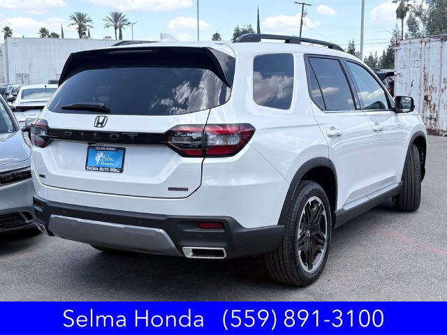 New 2026 Honda Pilot Touring image 4