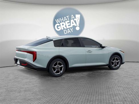 New 2026 Kia K4 LX image 6