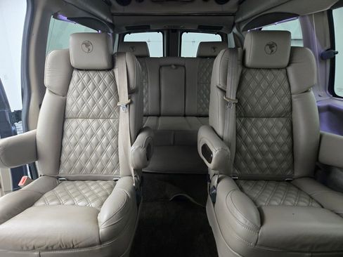 Used 2023 GMC Savana 2500 image 34