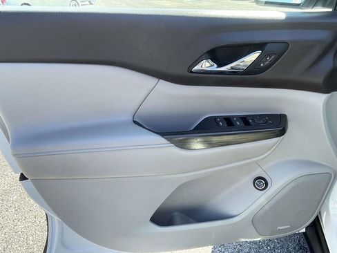 Used 2018 GMC Acadia SLT w/ LPO, Floor Liner Package image 18