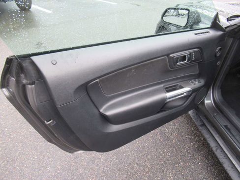 Used 2016 Ford Mustang GT image 10