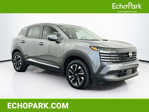 Used 2025 Nissan Kicks SV AWD/4WD image 1