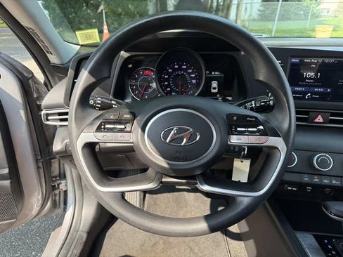 Used 2023 Hyundai Elantra SE w/ Preferred Accessory Package FWD image 19