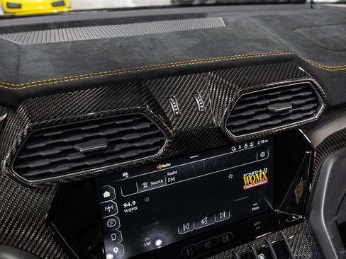 Used 2023 Lamborghini Urus Performante image 9