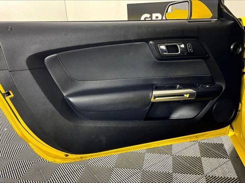 Used 2015 Ford Mustang V6 w/ Equipment Group 051A image 19