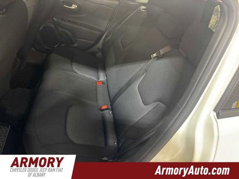 Used 2023 Jeep Renegade Latitude image 27