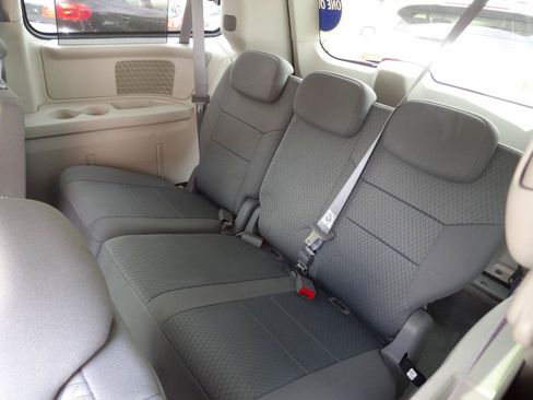Used 2010 Chrysler Town & Country Touring w/ Entertainment Group #2 FWD image 22