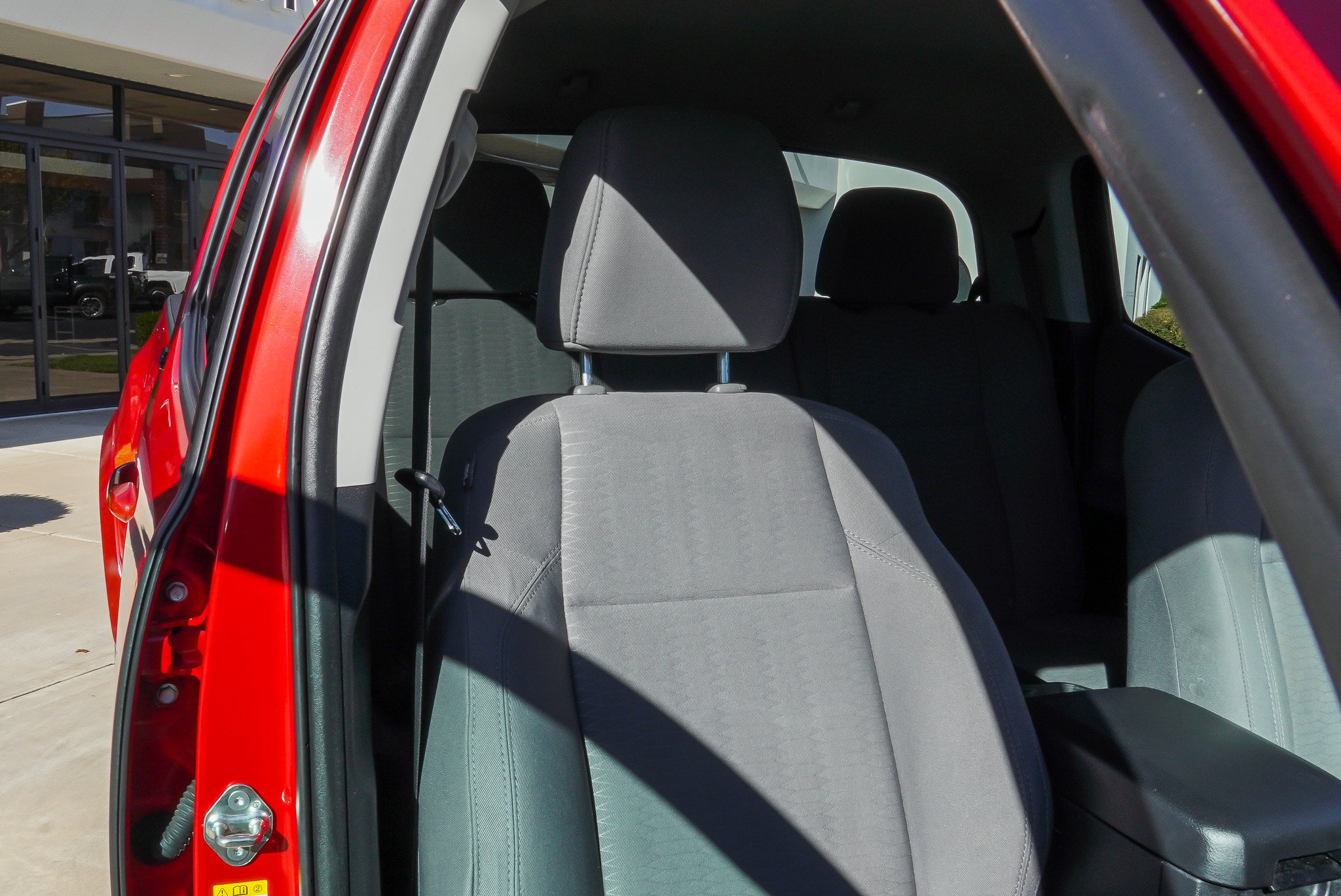 Used 2019 Toyota Tacoma SR5 AWD/4WD image 25