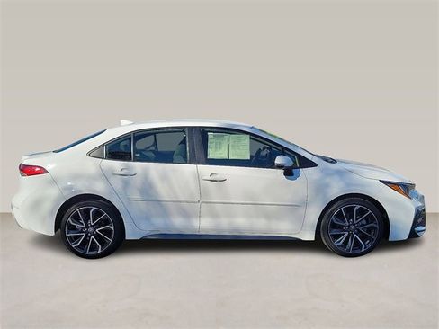 Used 2022 Toyota Corolla SE image 4